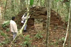 Comunidade descobre labirinto de pedras